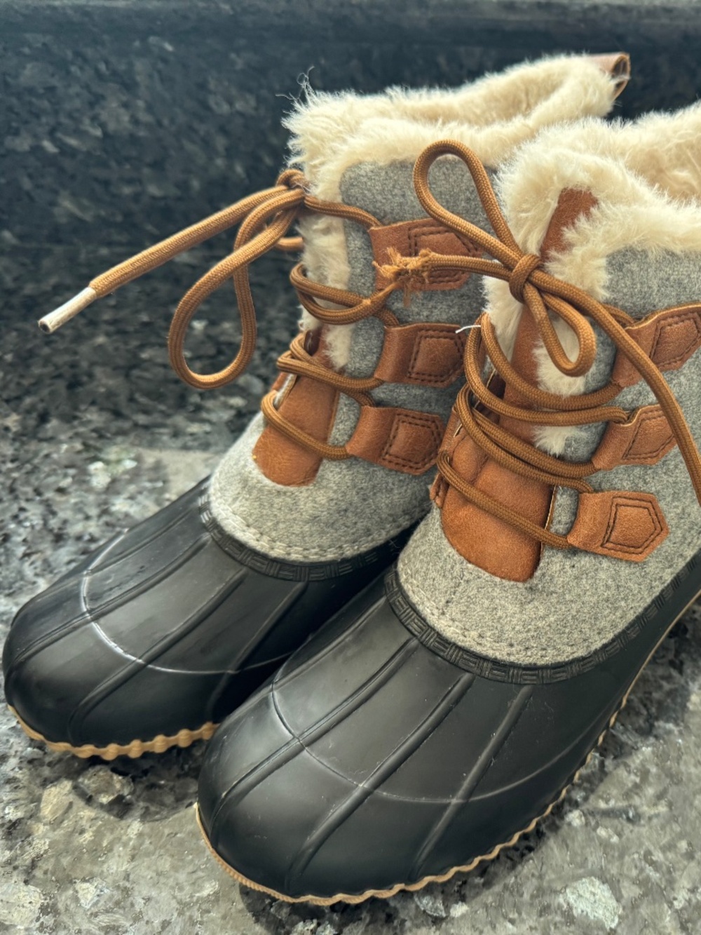 Maurices Jamie Duck Boots Women's 8 Gray Faux Fur Lined Winter Snow Boots